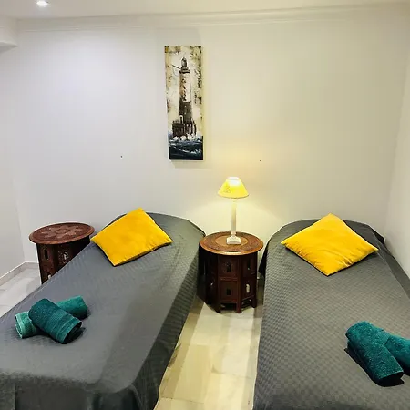 Homelystay - Marbella, Puerto Banus דירה מארבלה